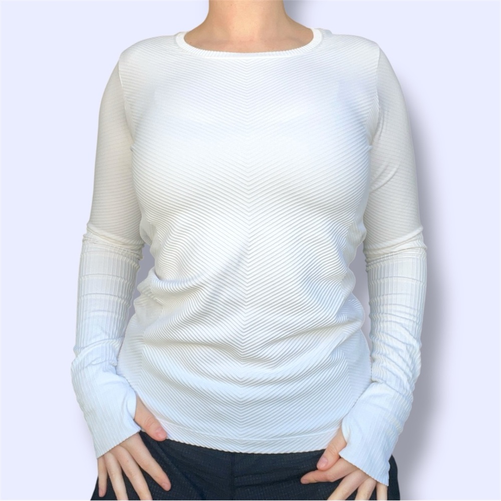 Athleta Textured White Long Sleeve Athletic Top